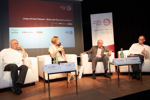 Vorschau Bild von http://www.apa-fotoservice.at/galerie/3105 Michael Frank (Journalist), Petra Stolba (Österreich Werbung), Helmut Zolles (Tourismusberater) und Moderator Thomas Karabaczek (APA) (v.l.n.r.) diskutierten bei der 5. TCA über die Herausforderungen rund um Image und Marke des Standorts Österreich.