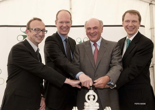 v.l.n.r. Gas Connect Austria - Geschäftsführer Harald Stindl, Vorstand OMV Aktiengesellschaft Hans-Peter Floren, NÖ-Landeshauptmann Erwin Pröll und Gas Connect Austria - Geschäftsführer Stefan Wagenhofer bei der feierlichen Inbetriebnahme der neuen Elektroverdichteranlage in Baumgarten