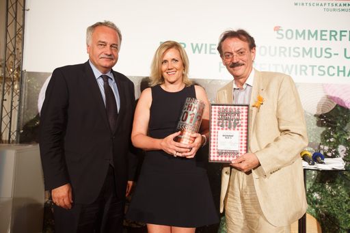 Mag. Heinz Wollinger (Direktor Wirtschaftskammer Wien), Katharina Gröbl (Restaurant Ella's), KommR Ing. Josef Bitzinger (Wirtschaftskammer Wien, Obmann der Sparte Tourismus und Freizeitwirtschaft)