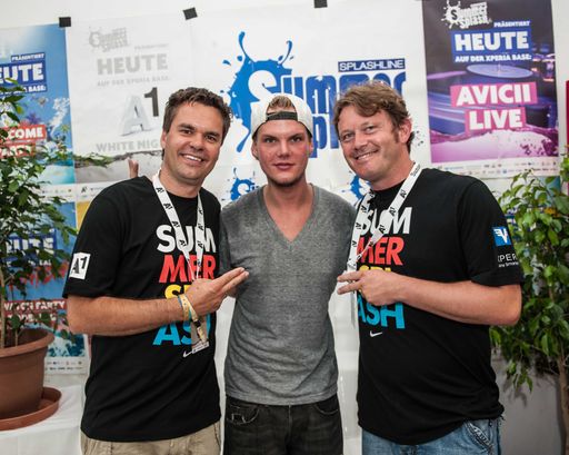  v.l.n.r.: Splashline Geschäftsführer Didi Tunkel gemeinsam mit DJ Superstar AVICII und Summer Splash Projektleiter Andy Wernig