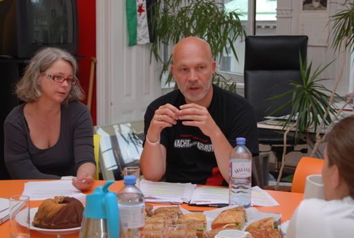  Volkshilfe Pressefrühstück "Armut mit Bildung bekämpfen". Im Bild (vl): Mag.a Verena Fabris, Armutsexpertin der Volkshilfe Österreich, und Bundesgeschäftsführer Mag. (FH) Erich Fenninger
