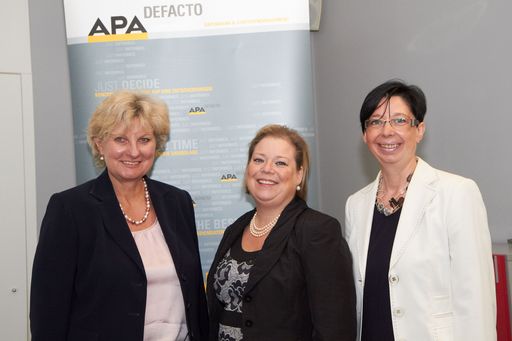 Im Bild v.l.n.r.: Waltraud Wiedermann (APA-DeFacto, Geschäftsführerin), Jutta Oberweger (Gesundheits- und Spitals-AG, PR & Kommunikation), Martina Rathbauer (APA-DeFacto, Marketingleiterin)