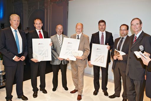  Ing. Günter Lang - LANG consulting im Kreise der Exportpreisträger 2012 Kategorie Information & Consulting. v.l.n.r.: Reinhold Mitterlehner/BM Wirtschaft, Familie und Jugend, Reinhard Gratl/Fa. Koch Media, Helmut Ogulin/Obmann-Stv. Bundessparte Information & Consulting, Günter Lang/Lang Consulting, Randy Clark und Andreas Seidl/ UC4 Software GmbH, Christoph Leitl, WKÖ