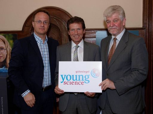 Karlheinz Töchterle mit Hubert Dürrstein und Markus Hengstschläger bei der Eröffnung der 1. Young Science-Tagung