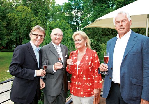 Vorschau Bild von v.l.n.r.: Mag.Dr. Enzo de Cilia (Unternehmensberater), Rechtsanwalt Dr. Anton Gradischnig, Dr. Leonore Lukeschitsch (Kultur & Ambiente ThermenResort Warmbad-Villach), Dr. Reinhold Iro (Vizepräsident IV Kärnten)