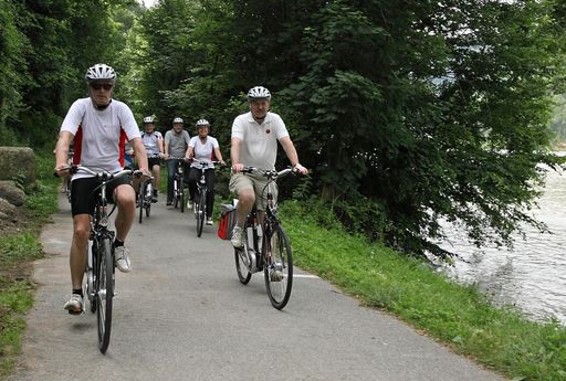Vom umfassenden E-Bike-Angebot an der oberösterreichischen Donau haben sich heute Vertreter von Politik, Wirtschaft und Medien überzeugt.