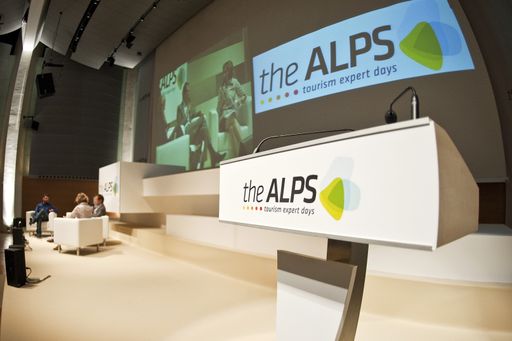 Teilnehmer des halbtägigen theALPS Symposiums erleben am 14.09.2012 Top-Referenten wie Peter Wippermann oder Franz Fischler.
