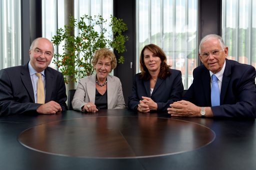 Ein bewährtes und erfolgreiches Führungsquartett: v.l.n.r.: Prof.(FH) Dr. Karl Ennsfellner, Prof.(FH) Mag. Eva Werner, Mag. Ulrike Prommer, Hon.Prof. Dr.h.c. Dkfm. Mag. Heinz Boyer