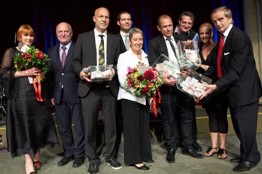 http://www.apa-fotoservice.at/galerie/3148 
Zahlreiche prominente UnterstützerInnen setzten bei der Volkshilfe Benefizgala im Rahmen der "Nacht gegen Armut" 2012 ein starkes Zeichen gegen Armut in Österreich.