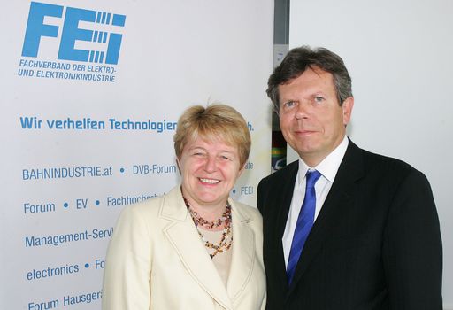 http://www.apa-fotoservice.at/galerie/3154/
Im Bild v.l.n.r.: Mag. Brigitte Ederer (Präsidentin des FEEI - Fachverband der Elektro- und Elektronikindustrie) und Dr. Lothar Roitner (Geschäftsführer des FEEI - Fachverband der Elektro- und Elektronikindustrie)