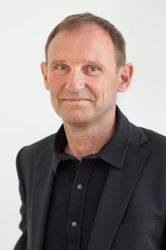 Nach mehr als 22 Jahren im österreichischen Gesundheitswesen tätig, widmet sich Mag. Andreas Steiner seit 1. Juli 2012 neuen Aufgaben als Geschäftsführer von PERI Future Hospital GmbH, einem neu gegründeten Unternehmen der PERI-Group.