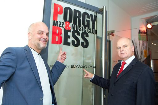 http://www.apa-fotoservice.at/galerie/3161
Im Bild v.l.n.r. Christoph Huber (Leiter Porgy & Bess) und Byron Haynes (Generaldirektor BAWAG P.S.K.)