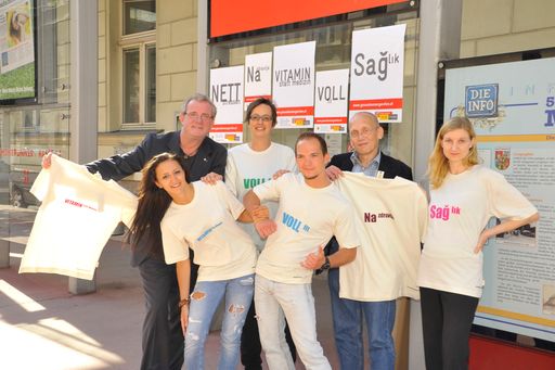 Jugendliche der HTL Spengergasse hatten T-Shirts mit selbst kreierten Gesundheitsslogans bedruckt.