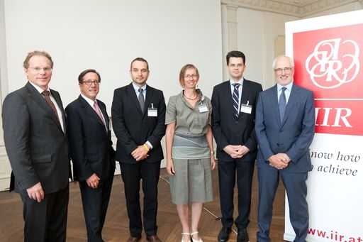 http://www.apa-fotoservice.at/galerie/3137/
v.l.n.r.: Dr. Harald Schäffler (Schäffler Consult), KommR Ing. Dr. Johann Grünberger (Vorstand der OÖ Ferngas AG), Dr. Harald Proidl (Leiter Abteilung Ökoenergie und Energieeffizienz Energie-Control Austria), Mag. Dr. Maria Reiffenstein (Leiterin der Sektion Konsumentenpolitik, Bundesministerium für Arbeit, Soziales und Konsumentenschutz), DI Robert Tesch, MBA (Leiter Infrastructure & Cities Smart Grid, Siemens AG Österreich), DI Reinhard Brehmer (Geschäftsführer WIEN ENERGIE Stromnnetz GmbH / Sprecher Netze im VEÖ)