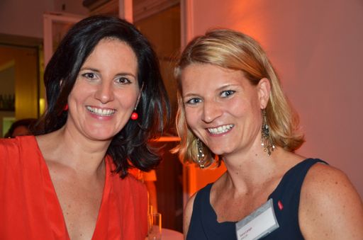 Vorschau Bild von bfi-Geschäftsführerin Valerie Höllinger tauscht sich aus mit ANECON-Marketingleiterin Vera Lange