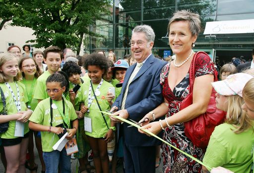 http://www.apa-fotoservice.at/galerie/3166
Im Bild v.l.n.r.: Bundespräsident Heinz Fischer und Christa Schnabl (Vizerektorin der Universität Wien)