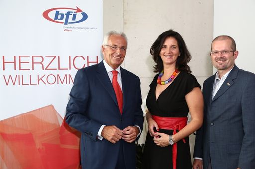 http://www.apa-fotoservice.at/galerie/3171
Im Bild vlnr.: Mag. Günther Tengel (Geschäftsführer von Amrop Jenewein & Chairman Amrop CEE), Dr. Valerie Höllinger (kaufm. Geschäftsführerin des bfi Wien), Mag. Franz-Josef Lackinger (Geschäftsführer des bfi Wien)