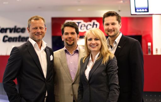  Im Bild vlnr: Die neuen Führungskräfte Gerhard Korn (DiTech-Leitung Marketing und PR) und Arieh Bolyos (DiTech-Verkaufs & Marketing Direktor) mit Aleksandra und Damian Izdebski (DiTech-Gründer)