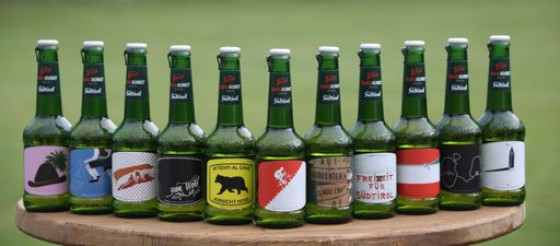 Vorschau Bild von Erstmals kooperiert Stiegl außerhalb Österreichs mit der Fakultät für Design und Künste der Freien Universität Bozen. Elf faszinierende und kunstvolle Etiketten zum Thema "Südtirol" zieren ab sofort die Braukunst-Sonderedition, die exklusiv in Südtirol erhältlich ist.