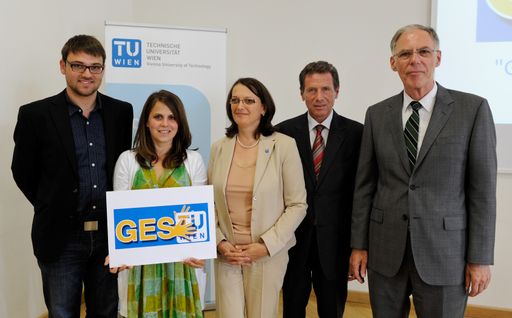 Minister Töchterle, Vizerektor Prechtl sowie Lehrende und (ehemalige) Studierende der TU Wien informieren über "Gehörlos erfolgreich studieren an Universitäten in Wien"