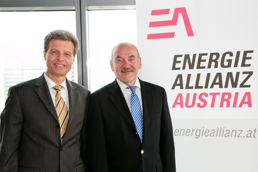 Vorschau Bild von Dr. Udo Niehage, Leiter Government Affairs Berlin und Siemens-Beauftragter für die Energiewende und Matthias Kurth, Jurist und ehemaliger Präsident der deutschen Bundesnetzagentur.