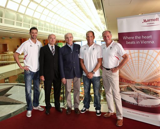 Bild zeigt (v.l.n.r.) Clemens Doppler (AUT), Dieter Fenz (General Manager Vienna Marriott Hotel), ÖOC-Präsident Dr. Karl Stoss, Alexander Horst (AUT) und ÖOC-Generalsekretär Dr. Peter Mennel
