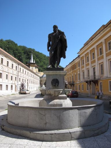 Die bronzene Statue des Herkules (1847) in Baile Herculane.