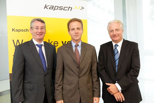 Vorschau Bild von http://www.apa-fotoservice.at/galerie/3178
Im Bild v.l.n.r.: Dr. Franz Semmernegg (CFO Kapsch Group, CEO Kapsch BusinessCom), Mag. Georg Kapsch (CEO Kapsch Group), Dr. Kari Kapsch (COO Kapsch Group, CEO Kapsch CarrierCom)