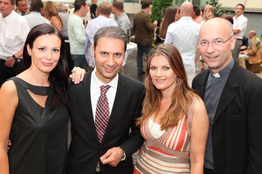  Dompfarrer Toni Faber und DJane Martina Kaiser mit Hakan Akin (Hoteldirektor The Levante Parliament) und Elisabeth Wimmer (GF Soulful Communications)