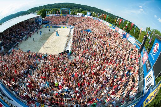 Vorschau Bild von Das Stadion und der Center Court des A1 Beach Volleyball Grand Slams presented by ERGO