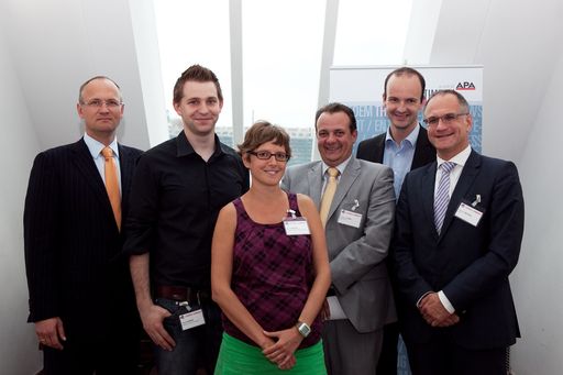  http://www.apa-fotoservice.at/galerie/3212 EBC - Privacy: Wie Daten zur Ware und Währung werden. Im Bild v.l.n.r.: Johannes Juranek (CMS), Max Schrems ("Europa vs. Facebook"), Astrid Mager (ITA), Thomas Stern (Braintrust, Moderation), Helmut Waitzer (NAVAX), Markus Deutsch (WKO)
