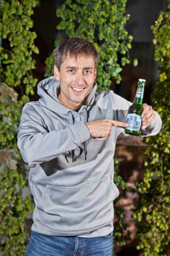 Vorschau Bild von Stiegl-Braukunst-Edition für London 2012: Der Nordische Kombinierer Mario Stecher mit der aktuellen Stiegl-Braukunst-Edition, drückt seinen Sportler-Kollegen die Daumen!