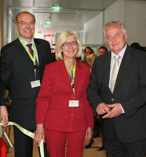 Vorschau Bild von Dir. Alfred Widhalm (BKK), Obfrau Renate Hefele (BKK), Bundesminister Rudolf Hundstorfer