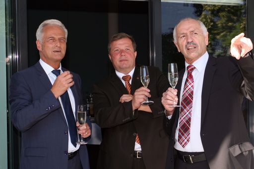 Vorschau Bild von Bundesminister Dr. Peter Ramsauer, Landesrat DI Dr. Bernhard Tilg und Dipl.-Ing. Walter Auer, AGAW
