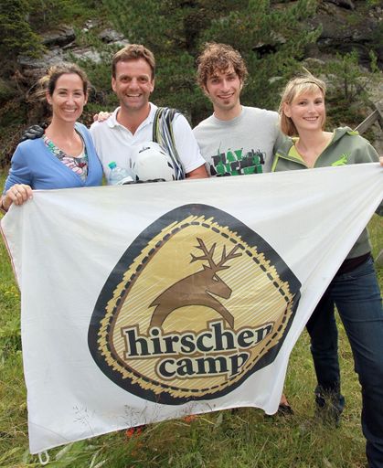  http://www.apa-fotoservice.at/galerie/3232/ 
Turracher Höhe - Mit "Hoch hinaus - Urlaub, der bewegt" startet ein Gemeinschaftsprojekt, das im Seehotel Jägerwirt umgesetzt wird. "Gästen, und vor allem Kindern, wird wöchentlich ein einzigartiges Programm geboten mit dem sie eigene Grenzen überschreiten und Glücksmomente erleben sollen, die auch lange nach dem Urlaub noch andauern", freut sich Mag. Christina Brandstätter vom
4-Stern-Superior und 4 Smiley Kinderhotel Seehotel Jägerwirt. v.l. Kati Bellowitsch (ORF Moderatorin), Marcelo Gerevini (Hirschen Camp Betreuer), Timo Beelow (Crossboccia Erfinder) und Mag. Christina Brandstätter (Seehotel Jägerwirt)