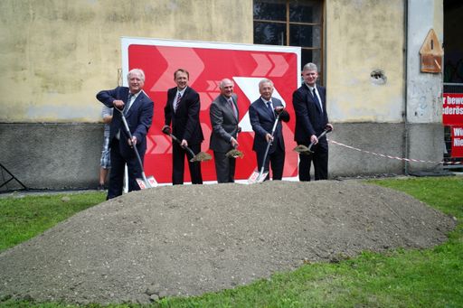 Spatenstich am 8. August 2012 anlässlich des Baubeginns für die neue AKNÖ-Zentrale in St. Pölten