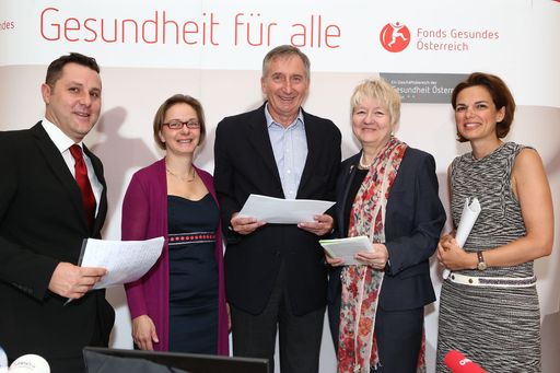 http://www.apa-fotoservice.at/galerie/3255 Im Bild
v.l.n.r.: Mag. Stefan Spitzbart (Hauptverband der
Sozialversicherungsträger), Mag.a Christa Peinhaupt (Fonds Gesundes
Österreich), Univ. Prof. Dr. Jürgen Pelikan (Ludwig Boltzmann
Institut), Univ. Prof. DDr. Ilona Kickbusch (europäische Public
Health Expertin), Priv. Doz. Dr. Pamela Rendi-Wagner (BMG)