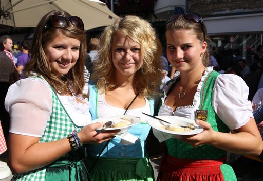 Insgesamt 25.000 Knödel werden beim Knödelfest
in St. Johann in Tirol zubereitet