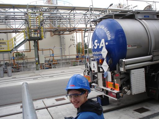 Vorschau Bild von Tankwagen bei der Entladung