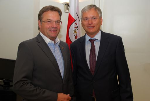 Treffen von LH Günther Platter und BM Alois Stöger
(von links) im Landhaus in Innsbruck.