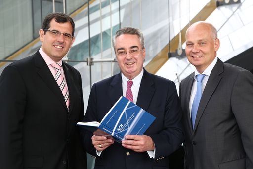  http://www.apa-fotoservice.at/galerie/3275 Im Bild
v.l.n.r.: Dr. Alfred Schrott (ECR Austria Co-Chairman), Dr. Nikolaus
Hartig (ECR Austria Manager), Mag. Erich Riegler (ECR Austria
Co-Chairman)