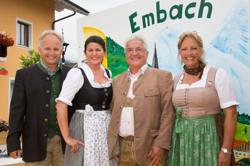  BILD zu OTS 022 - Freuen sich über die Eröffnung des
Bauernherbstes in Embach in der Ferienregion Nationalpark Hohe
Tauern (v. l. n. r.): Ferienregion Nationalpark Hohe
Tauern-Geschäftsführer Christian Wörister, Landeshauptfrau Gabi
Burgstaller, Bürgermeister Peter Eder und Landesrätin Tina Widmann