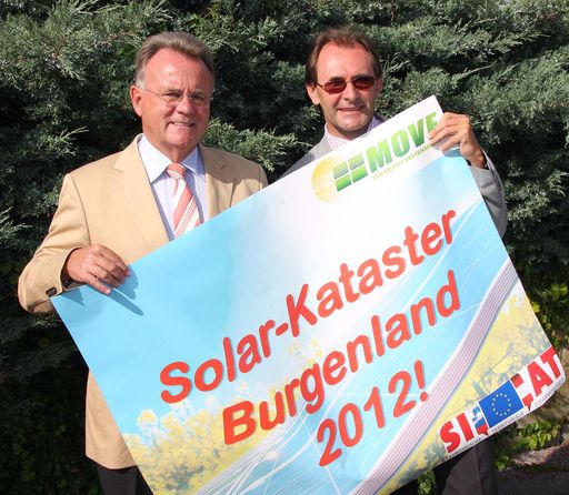 LH Hans Niessl und DI Hans Binder von der
Burgenländischen Energieagentur präsentieren den ersten
Solarkataster Österreichs.