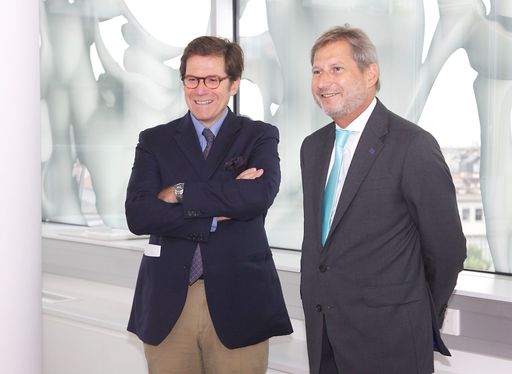  http://www.apa-fotoservice.at/galerie/3299 Im Bild
v.l.n.r.: Giulio Superti-Furga (Wissenschaftlicher Direktor CeMM),
Johannes Hahn (EU-Kommissar)