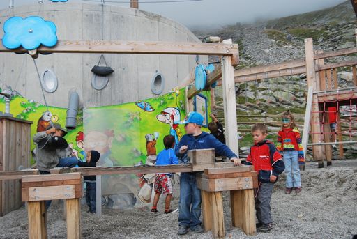  Am Donnerstag, 6. September 2012, lädt Lizzy,
das bei allen Kindern beliebte Maskottchen von VERBUND, seine jungen
Freundinnen und Freunde auf das Reißeck ein.