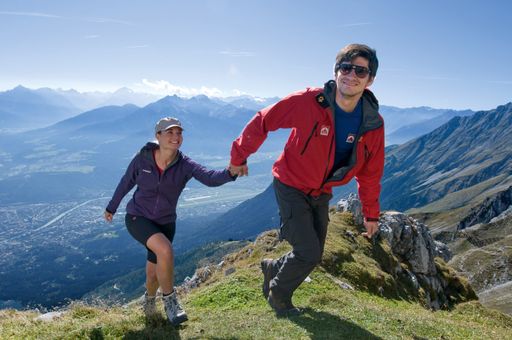 Komm mit mir in den Innsbrucker Alpenherbst.
Wunderbare Aussichten, herrliche Wandererlebnisse, gepaart mit guter
Unterhaltung - Feriengenuss im Oktober.