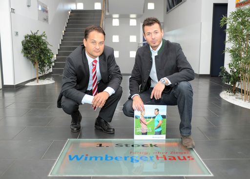 http://www.apa-fotoservice.at/galerie/3340
V.l.n.r.: Norbert Königsecker (Prokurist) und Christian Wimberger
(Geschäftsführer)