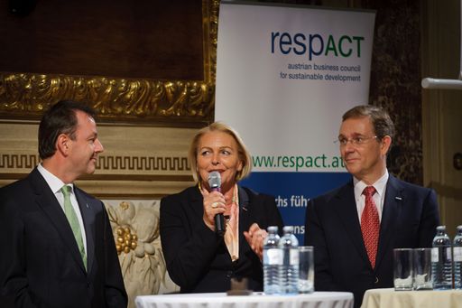 Vorschau Bild von Ehrengäste bei respACT-Jubiläumsfeier