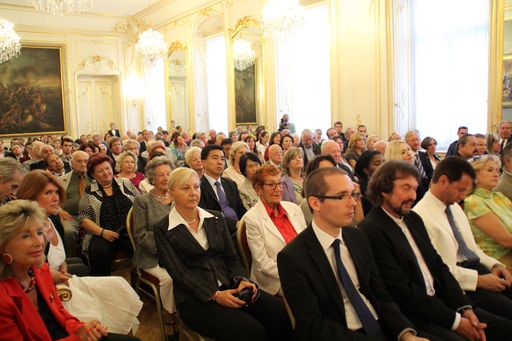 Vorschau Bild von Vollbesetzt war der große Saal der historischen Ungarischen
Botschaft in Wien bei der Präsentation der Welturaufführung der Oper
"Maria Theresia" am 18. September 2012