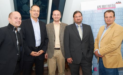http://www.apa-fotoservice.at/galerie/3413 EBC -
Big Data: Wie Smart Computing die Info-Flut in geordnete Bahnen
lenkt. Im Bild v.l.n.r.: Daniel Scherling (Navax), Thomas Zimmer
(Hewlett-Packard), Edgar Weippl (TU Wien), Herwig Unterrichter
(NextiraOne) und Thomas Stern (Moderator, Braintrust).